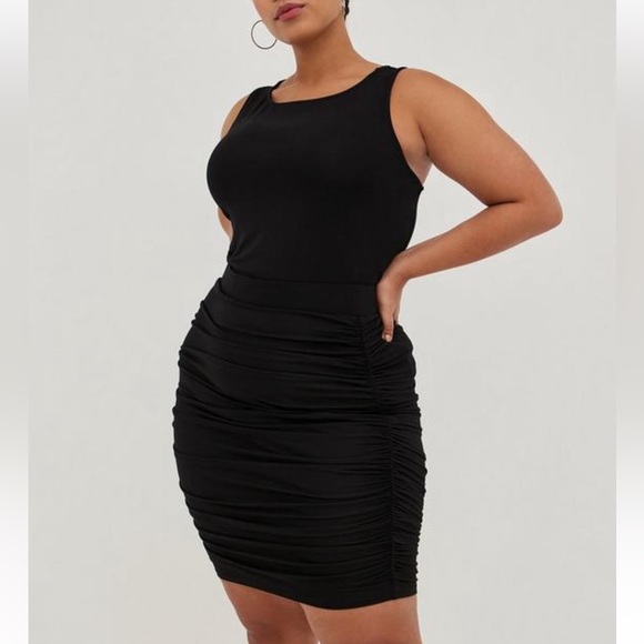 Torrid Cinched Mini Skirt - Super
Soft Black - Picture 4 of 4